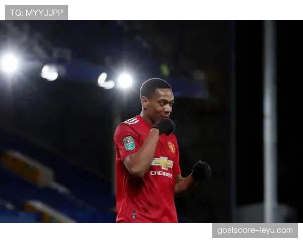 滕哈赫战术体系显成效,曼联竞争力回升重返争冠行列 滕哈赫战术体系显成效,曼联竞争力回升重返争冠行列