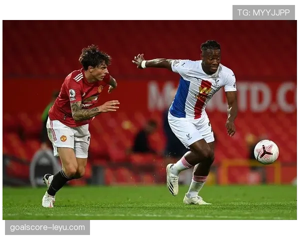 麦卡锡加盟英超“拖拉机队”,期待为球队注入新活力 麦卡锡加盟英超“拖拉机队”,期待为球队注入新活力