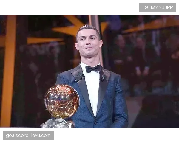 足球巨星年薪大比拼:梅西C罗谁登顶薪资榜首?最新排名引热议 足球巨星年薪大比拼:梅西C罗谁登顶薪资榜首?最新排名引热议