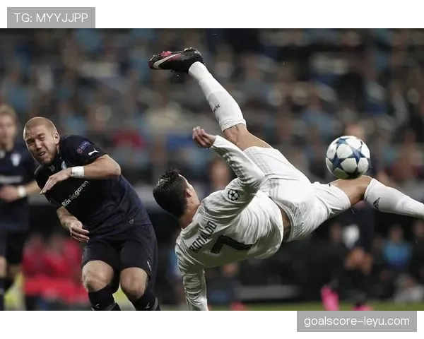 莱万多夫斯基与C罗表现对比分析：现代足球终极进攻手之争