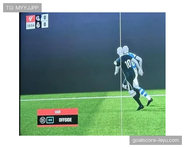 VAR越位判定为何常引发争议？关键规则解读与判罚逻辑揭秘