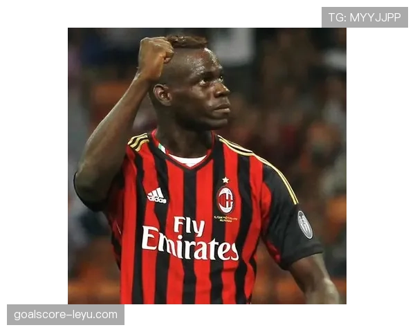 马里奥·巴洛特利手提菜篮子结账，下一条就是名表堆成桌——我这是活在两个平行世界